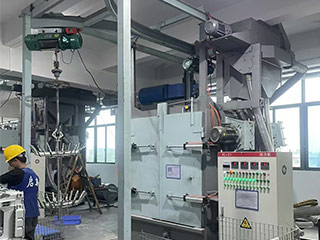 鑫百通客户：双吊钩式抛丸机工作视频实拍