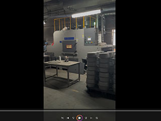 泰州客户案例：电饭煲内胆输送式自动喷砂机视频