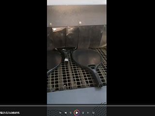 福建客户案例：羽毛球拍输送式自动喷砂机工作视频