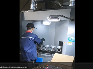 大连客户案例：船舶除锈自动喷砂机工作视频